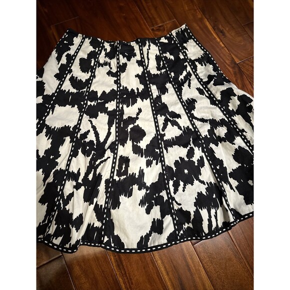 CAbi Women’s Skirt Size 8 Flare Boho Embroidered Stitch Black White 937 - Picture 3 of 14